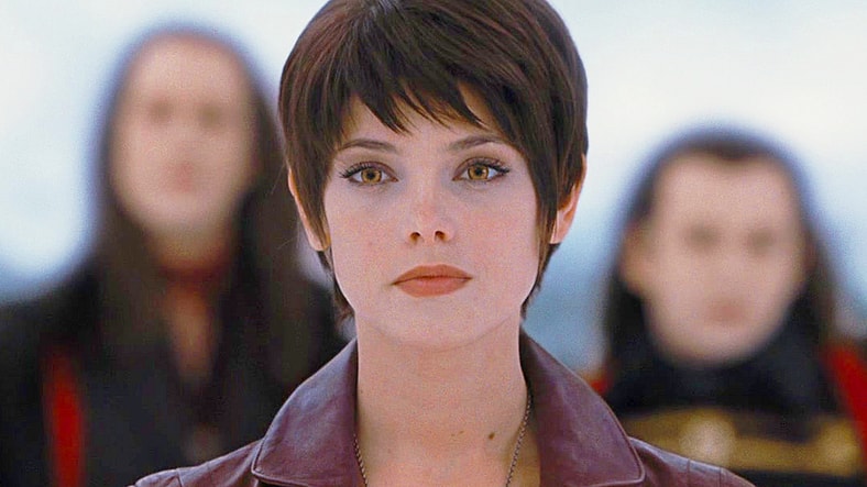 Alice (Ashley Greene) uses her future sight to show Aro (Michael Sheen) there's no point to their fighting in The Twilight Saga: Breaking Dawn - Part 2 (2012), Lionsgate