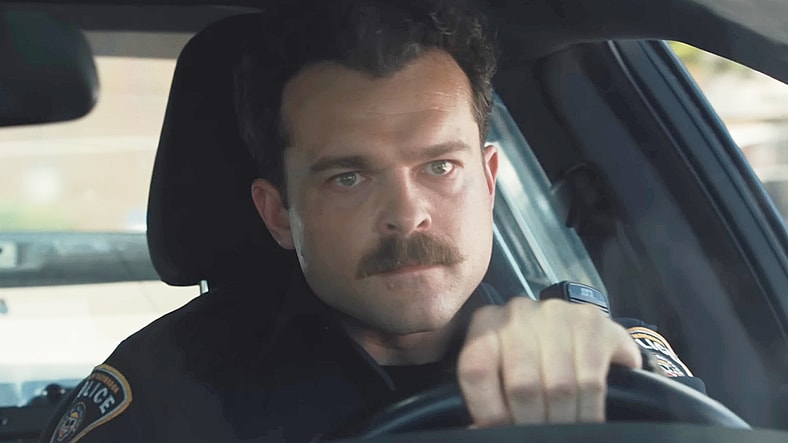 Paul (Alden Ehrenreich) chases down a lead in Weapons (2025), New Line Cinema