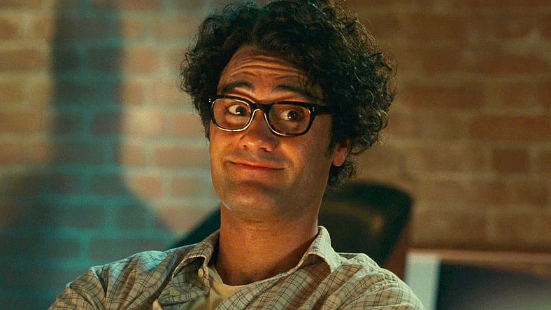 Thomas (Taika Waititi) is about to be entrusted with Hal Jordan's (Ryan Reynolds) new secret in Green Lantern (2011), Warner Bros. Pictures