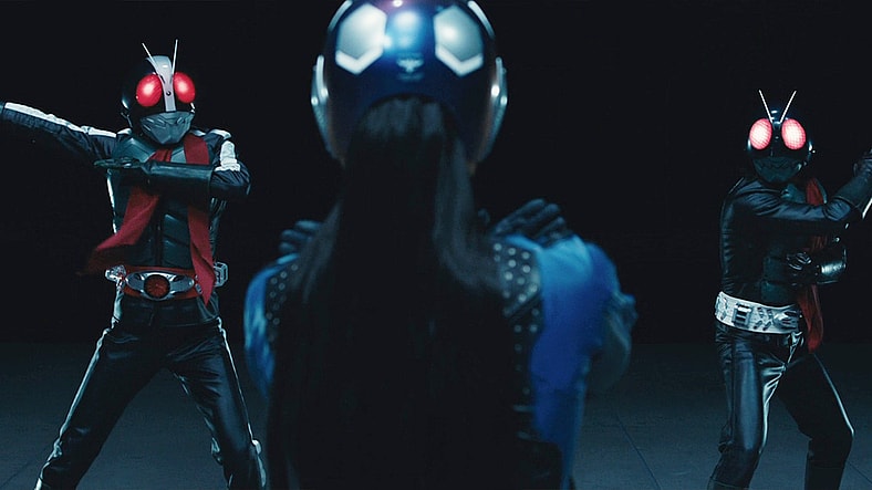 Takeshi Hongo (Sosuke Ikematsu) and Hayato Ichimonji (Tasuku Emoto) ready themselves to take on Rider No. 0 (Mirari Moriyama) in Shin Kamen Rider (2023), Toei Co. Ltd.