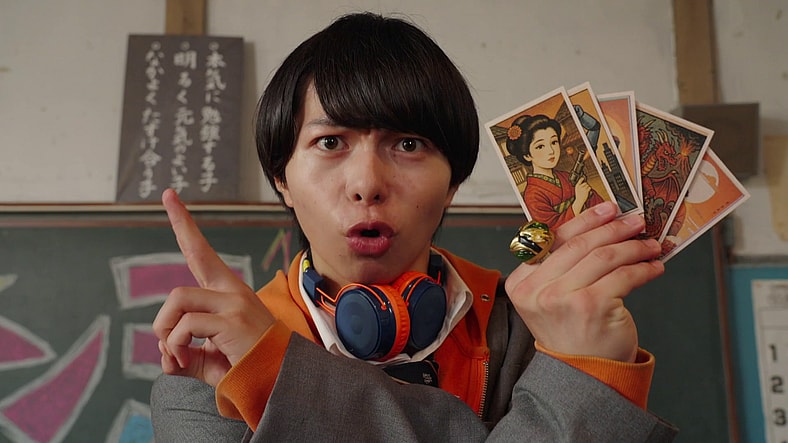 Kinjiro (Jin Matsumoto) steps up to Genji's (Ryunosuke Shimamura) menko challenge in No. 1 Sentai Gozyuger Episode 35 "Transform!! You Too Can Become Younger" (2025), Toei Co. Ltd.