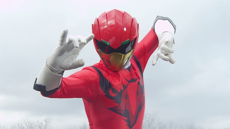 Yamato Kazakiri (Masaki Nakao) embraces his destiny as Zyuoh Eagle in Doubutsu Sentai Zyuohger Episode 1 (2016), Toei Co. Ltd.