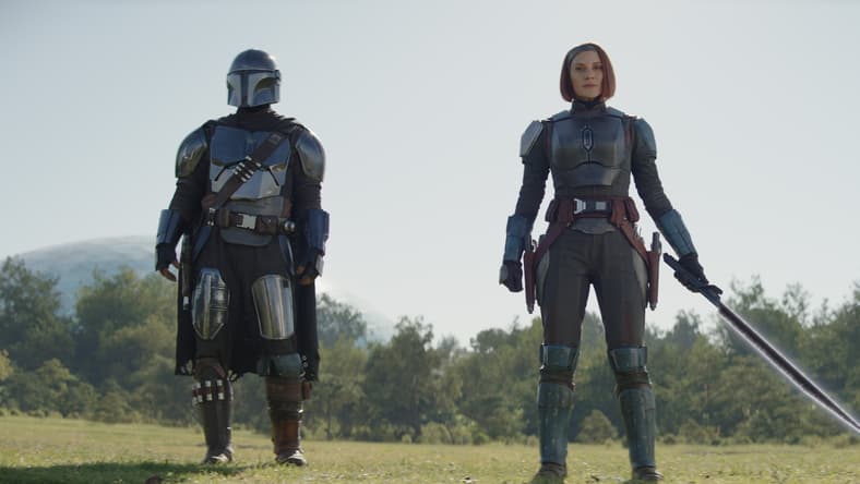 (L-R): Din Djarin (Pedro Pascal) and Bo-Katan Kryze (Katee Sackhoff) with the Darksaber in Lucasfilm's THE MANDALORIAN, season three, exclusively on Disney+. ©2023 Lucasfilm Ltd. & TM. All Rights Reserved.