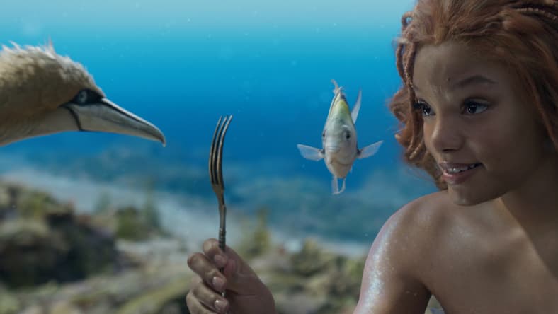 (L-R): Scuttle (voiced by Awkwafina), Flounder (voiced by Jacob Tremblay), and Halle Bailey as Ariel in Disney's live-action THE LITTLE MERMAID. Photo courtesy of Disney. © 2023 Disney Enterprises, Inc. All Rights Reserved.