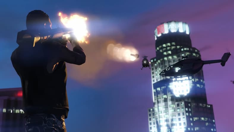 A player takes on the LSPD in Grand Theft Auto Online (2013), Rockstar Games