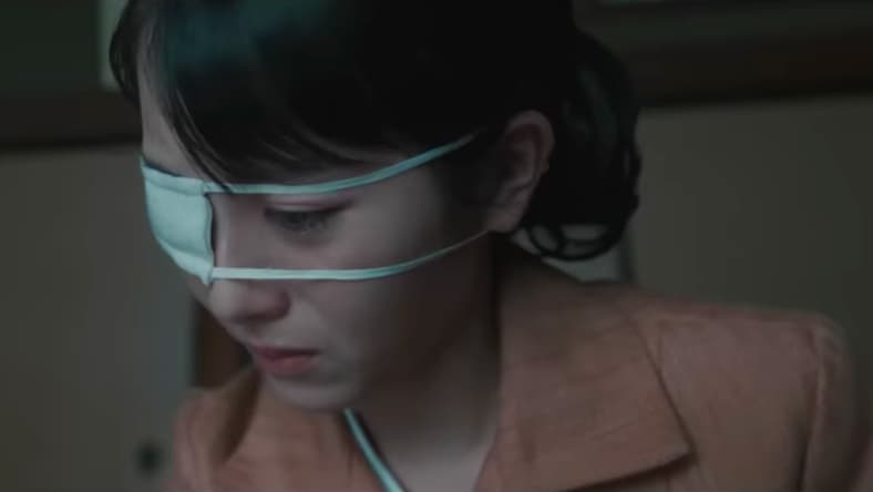 Noriko (Minami Hamabe) keeps an eye on her kid in Godzilla Minus Zero (2026), Toho Co. Ltd.