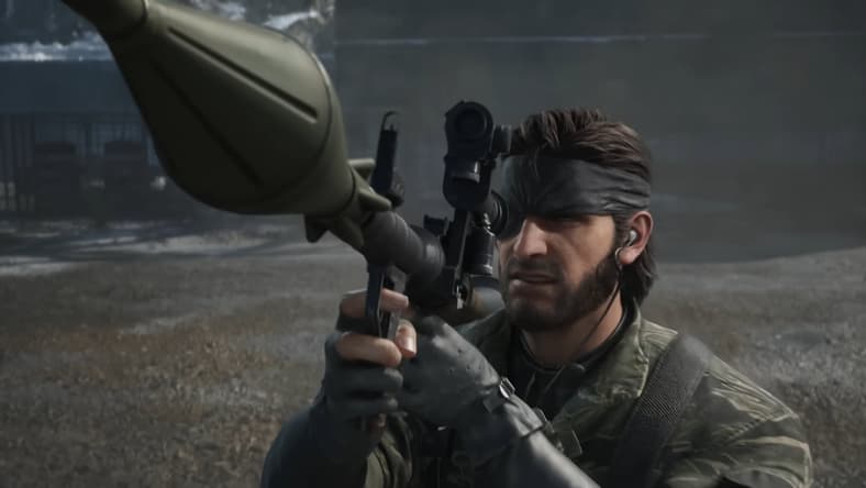 Naked Snake (David Hayter/Akio Ōtsuka) taking aim with his good eye in Metal Gear Solid Δ: Snake Eater (2025), Konami.