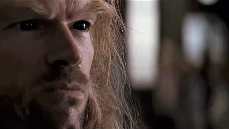 Sabretooth (Tyler Mane) cuts in line to get his tickets early in X-Men (2000), 20th Century Fox