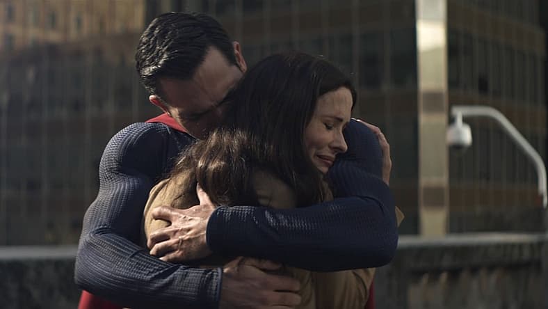 Superman (Tyler Hoechlin) learns Lois (Elizabeth Tulloch) has cancer in Superman and Lois S3E2