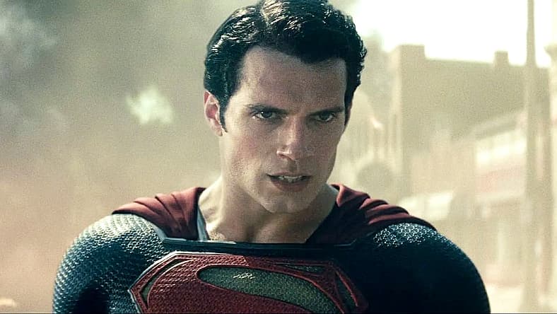 Superman (Henry Cavill) takes on Faora (Antje Traue) in Man of Steel (2013), Warner Bros. Pictures