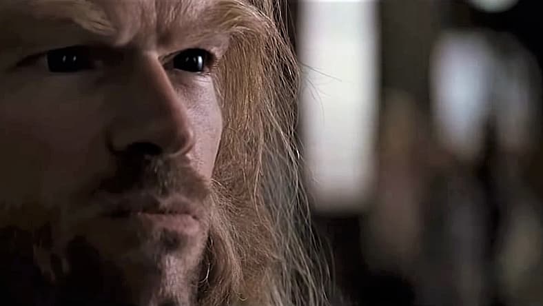 Sabretooth (Tyler Mane) cuts in line to get his tickets early in X-Men (2000), 20th Century Fox