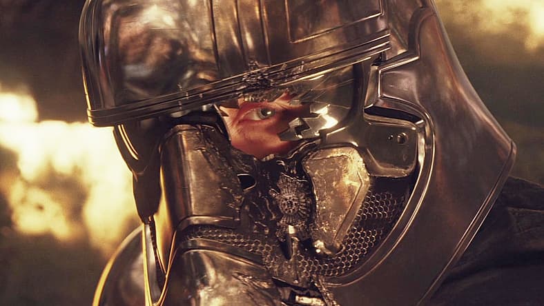 Captain Phasma (Gwendoline Christie) faces her end, Star Wars: Episode VIII - The Last Jedi (2017)