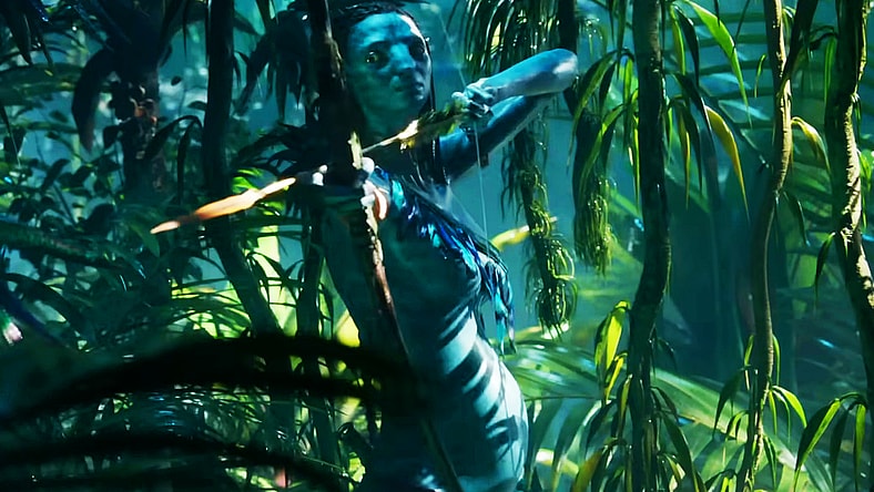 A pregnant Neytitri (Zoe Saldaña) draws her bow in Avatar: The Way of Water (2022), Disney via YouTube