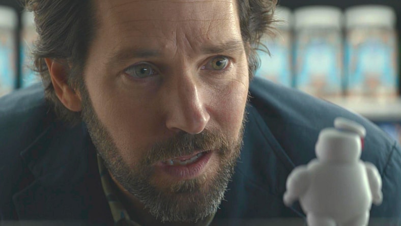 Gary Grooberson (Paul Rudd) finds himself baffled by a mini-Stay Puft Marshmallow man in Ghostbusters: Afterlife (2021), Sony
