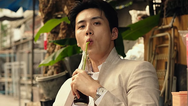 The Nobleman (Kim Seon-ho) stakes out his prey in The Childe (2023), Sageumwol Film