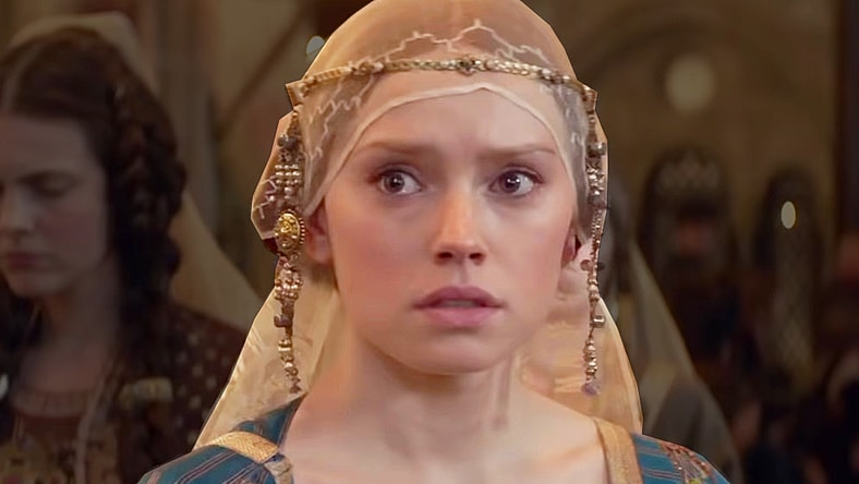 Ophelia (Daisy Ridley) attends the wedding of Claudius (Clive Owen) and Gertrude (Naomi Watts) in Ophelia (2018), Covert Media