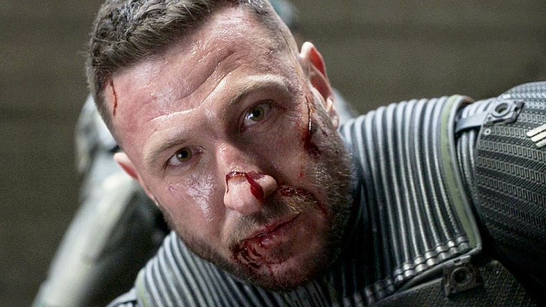 Master Chief (Pablo Schreiber) attempts to protect Makee (Charlie Murphy) from the UNSC in Halo Season 1 Episode 8 “Allegiance” (2022), Paramount Plus