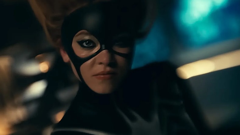 Julia Cornwall (Sydney Sweeney) traps Ezekiel (Tahar Rahim) in her web in Madame Web (2024), Sony Pictures