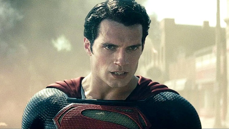 Superman (Henry Cavill) takes on Faora (Antje Traue) in Man of Steel (2013), Warner Bros. Pictures