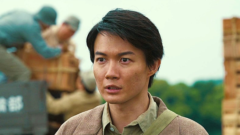 Koichi (Ryunosuke Kamiki) doesn't miss the boat in Godzilla Minus One (2023), Toho Co. Ltd