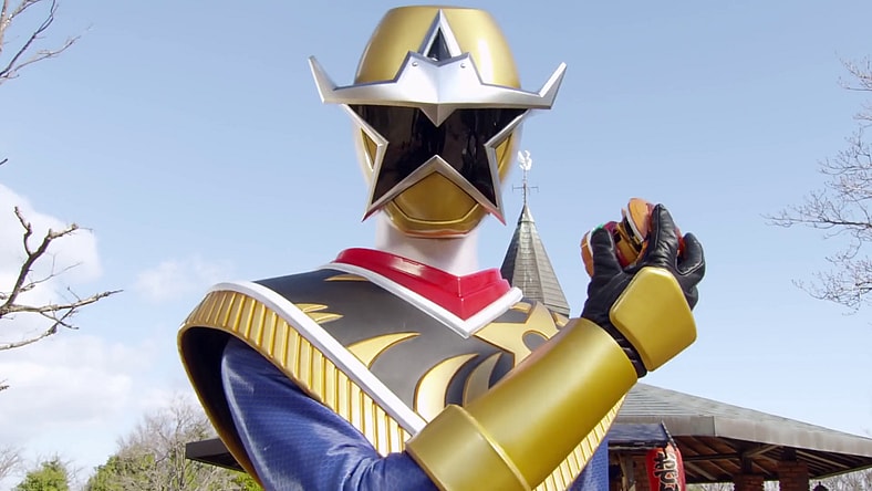 Kinji Takigawa (Hideya Tawada) reveals himself as Star Ninger in Shuriken Sentai Ninninger Episode 10 "Yee-haw! The Gold Star Ninger" (2015), Toei Co. Ltd.