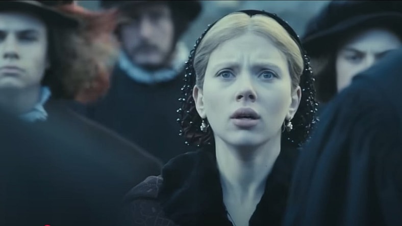Mary Boleyn (Scarlett Johansson) attending the execution of Anne Boleyn (Natalie Portman) in The Other Boleyn Girl, 2008, SonyPictures