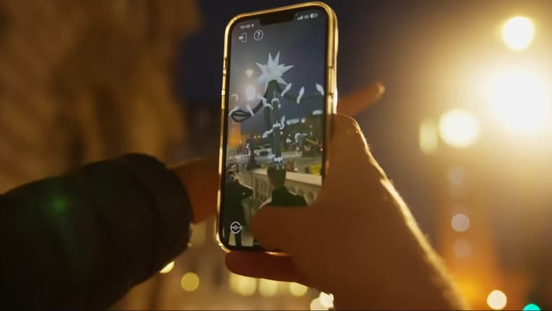 A player finds a Xurkitree by a lampost in Ultra Beasts Arrive in London and LA!, Pokémon Go, YouTube