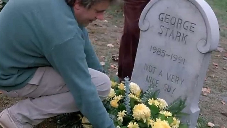 Thad Beaumont (Timothy Hutton) goes the extra mile to bury a fake name in The Dark Half (1993), Orion Pictures 