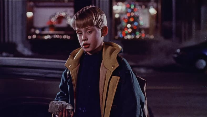 Kevin (Macaulay Culkin) is up to mischief in Home Alone 2: Lost in New York (1992), 20th Century Fox