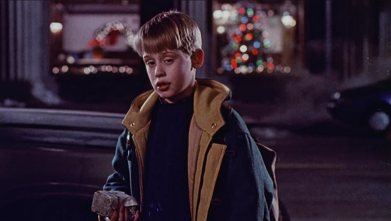 Kevin (Macaulay Culkin) is up to more mischief in Home Alone 2: Lost in New York (1992), 20th Century Fox