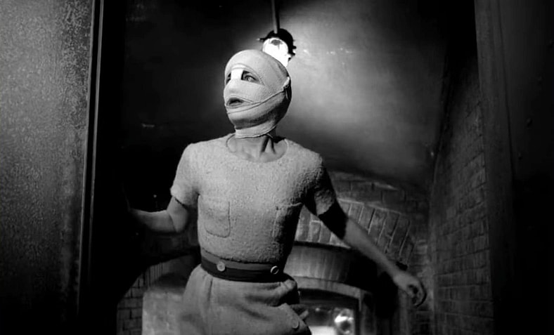 One of the abductees escapes in Eyes Without A Face (1960), Cinématographique de France