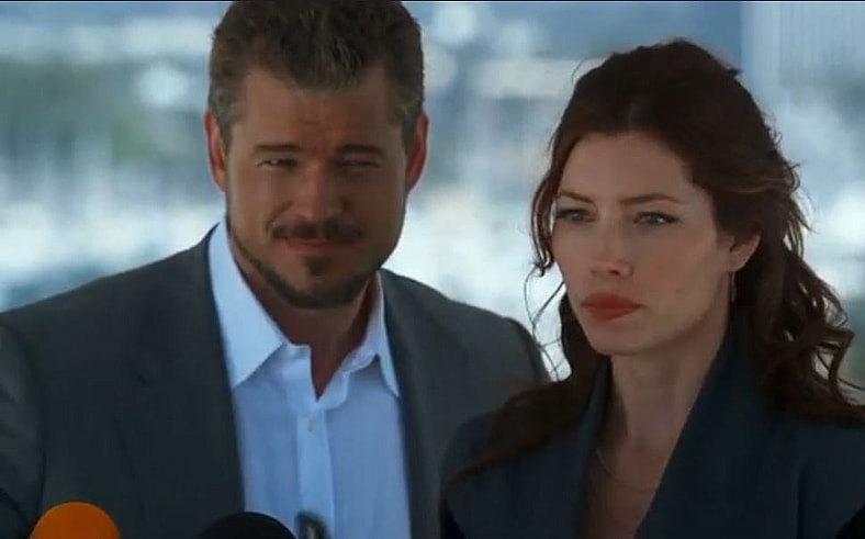 Sean Jackson (Eric Dane) protected from reporters by Kara Monahan (Jessica Biel) after coming out as gay in Valentine's Day 2010, Warner Bros
