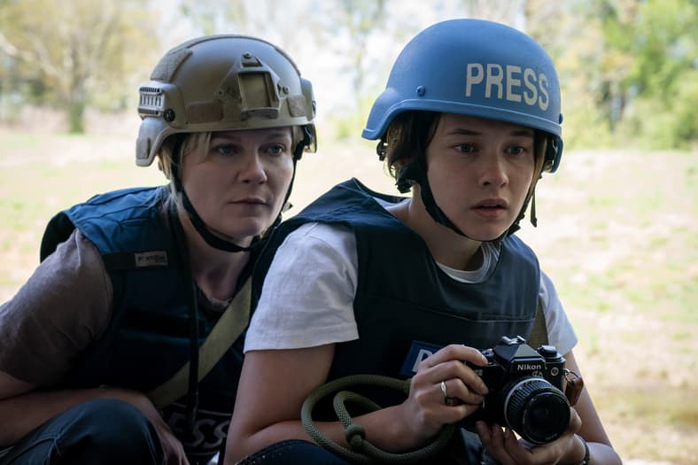 (L-R) Kirsten Dunst, Cailee Spaeny Credit: Murray Close