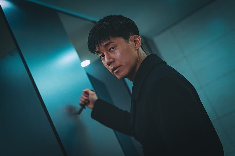 Kim Mu-yeol as Baek Chang-gi in action crime film The Roundup: Punishment