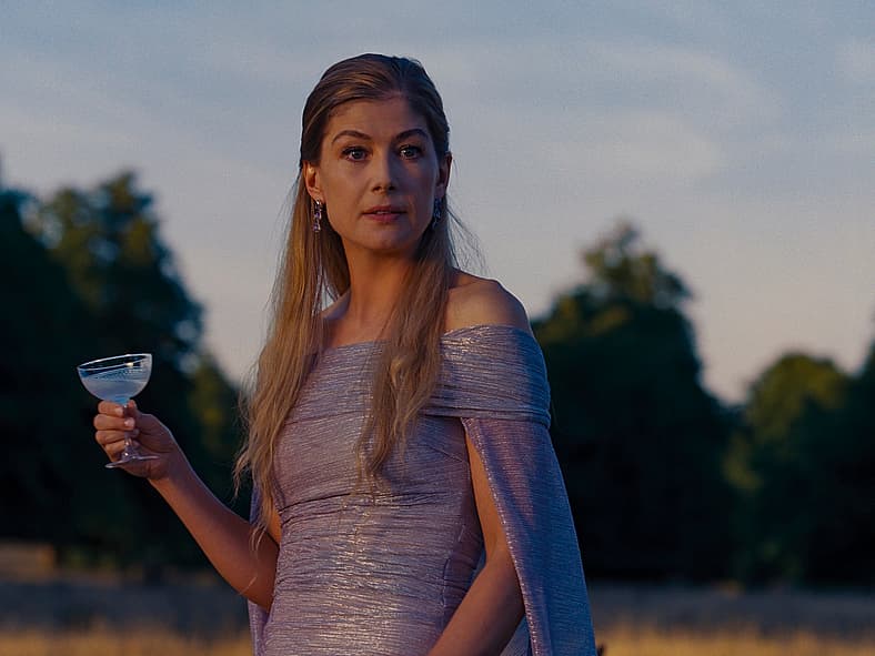 Rosamund Pike as Elspeth Catton in Saltburn. Image courtesy of Amazon MGM Studios Distribution.