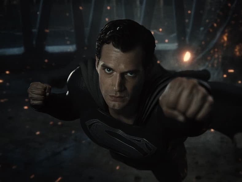 Angry Superman flies toward Steppenwolf, Zack Snyder's Justice League (2021), Warner Bros.