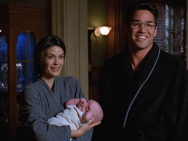 Lois (Teri Hatcher) and Clark (Dean Cain) have big news for their parents in Lois & Clark: The New Adventures of Superman Season 4 Episode 22 "The Family Hour" (1997), Warner Bros. Television