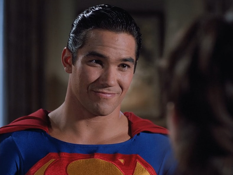 Superman (Dean Cain) has some words of encouragement for Lois (Teri Hatcher) in Lois & Clark: The New Adventures of Superman Season 2 Episode 3 "The Source" (1995), Warner Bros. Television