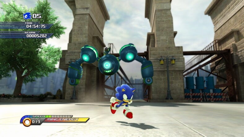 Sonic (Jason Griffith) runs from Eggman's Interceptor in Sonic Unleashed (2008), SEGA