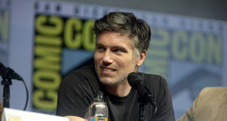 Star Trek's Anson Mount Shows Support for Star Wars' Actress Moses Ingram