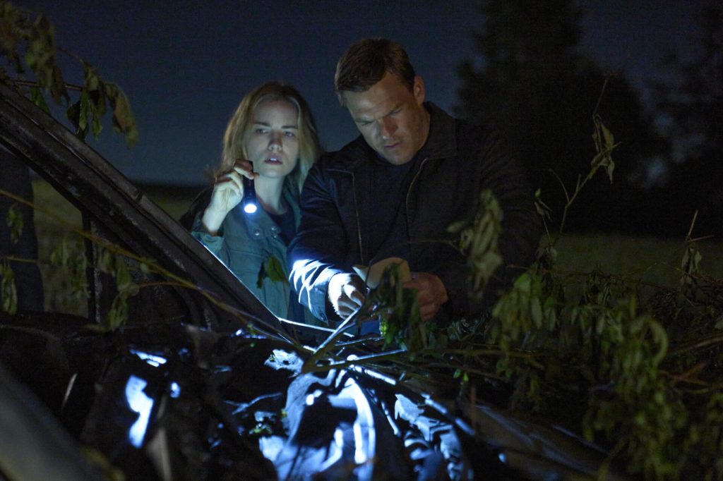 Pictured (L-R): Willa Fitzgerald as Roscoe Conklin and Alan Ritchson as Jack Reacher in Reacher