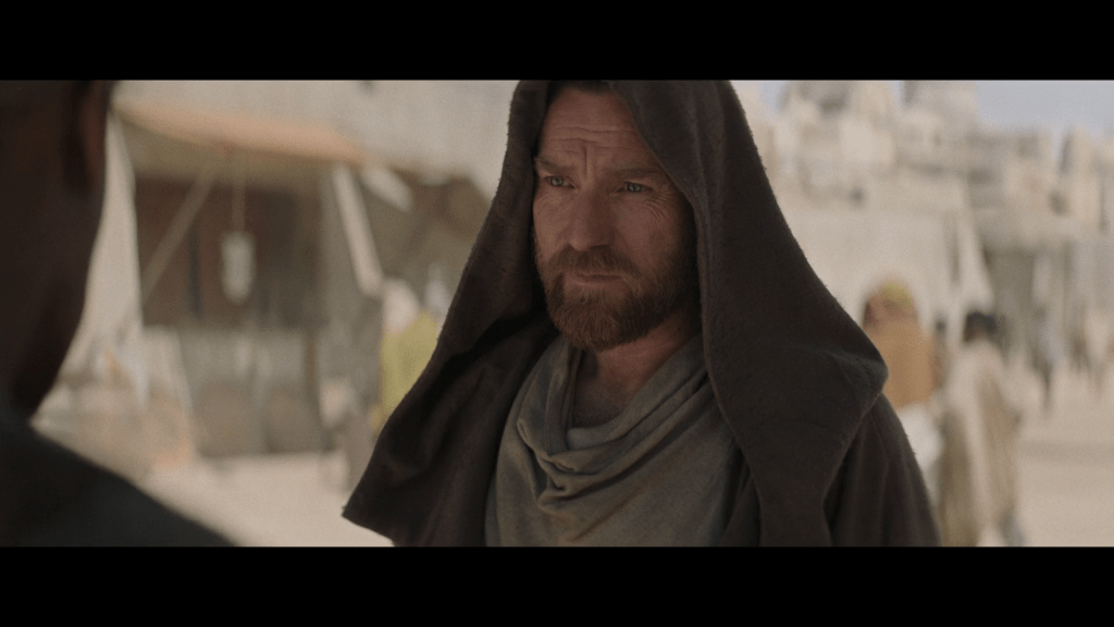 Obi-Wan (Ewan McGregor)) tenta se esconder dos Inquisidores em Obi-Wan Kenobi Temporada 1, Episódio 1 (2022), Disney Plus