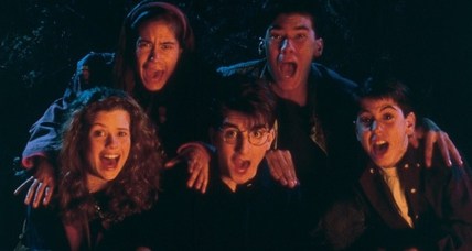 A cast of kids screaming in Are You Afraid of the Dark