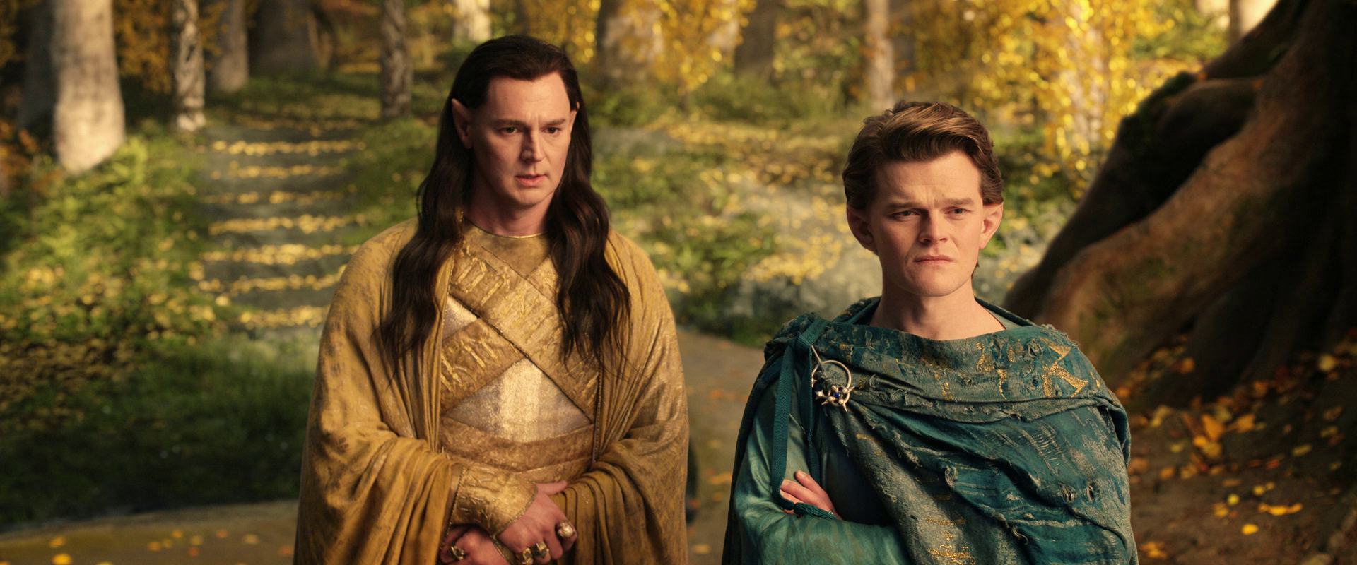 High King Gil-galad (Benjamin Walker) shares his worries with Elrond (Robert Aramayo) in The Lord of the Rings: The Rings of Power Season 1 Episode 1 "A Shadow of the Past" (2022), Amazon Studios.