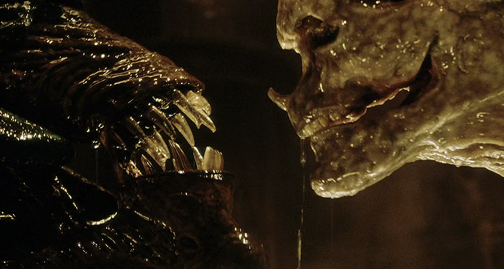 The alien Queen and the hybrid in Alien Resurrection, 20th Century Fox