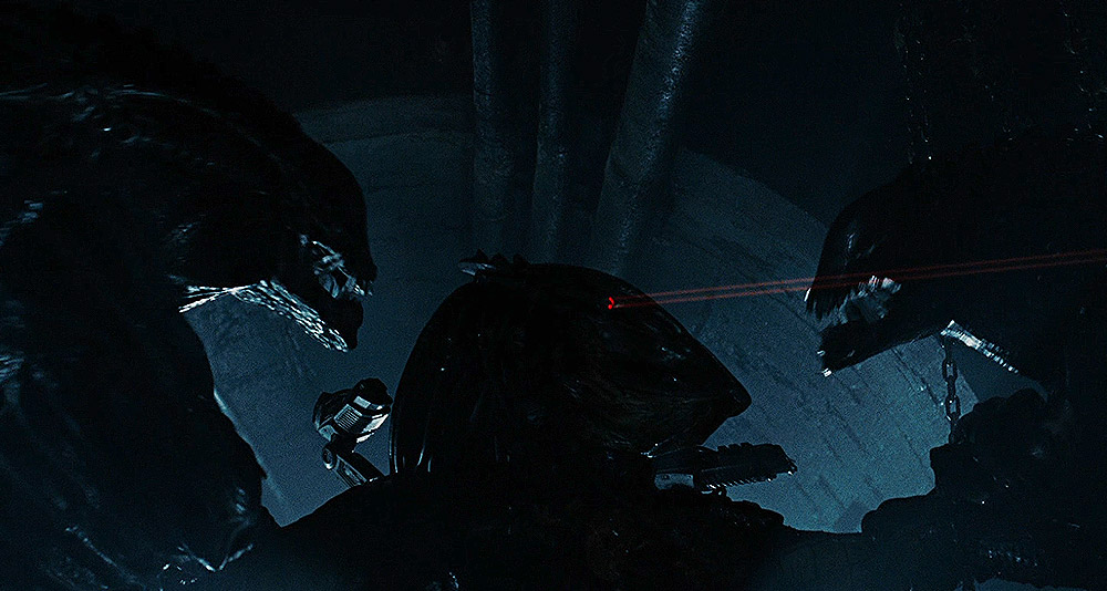 A Predator fights two xenomorphs in Aliens Vs. Predator: Requiem, 20th Century Fox
