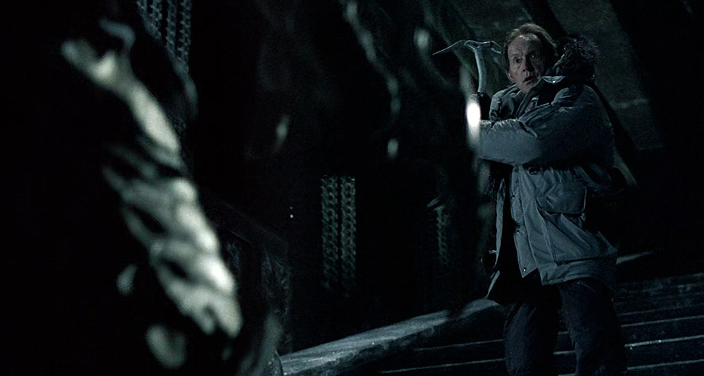 Charles Bishop Weyland confronts a Predator warrior in Alien Vs. Predator, 20th Century Fox