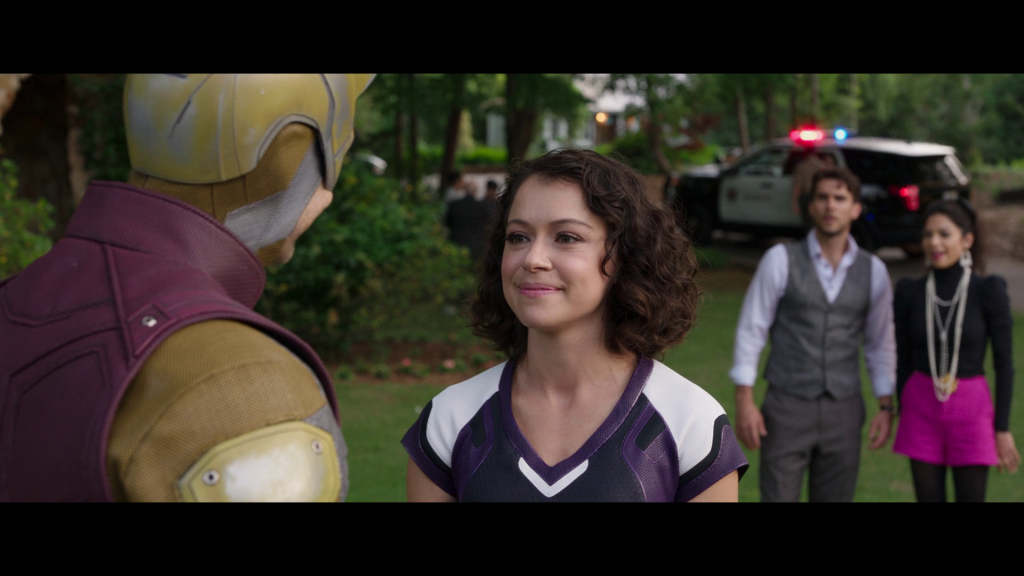 Jen (Tatiana Maslany) asks Daredevil (Charlie Cox) to give her just a second to wrap things up in She-Hulk: Attorney at Law Season 1 Episode 9 "Whose Show Is This?" (2022), Marvel Entertainment
