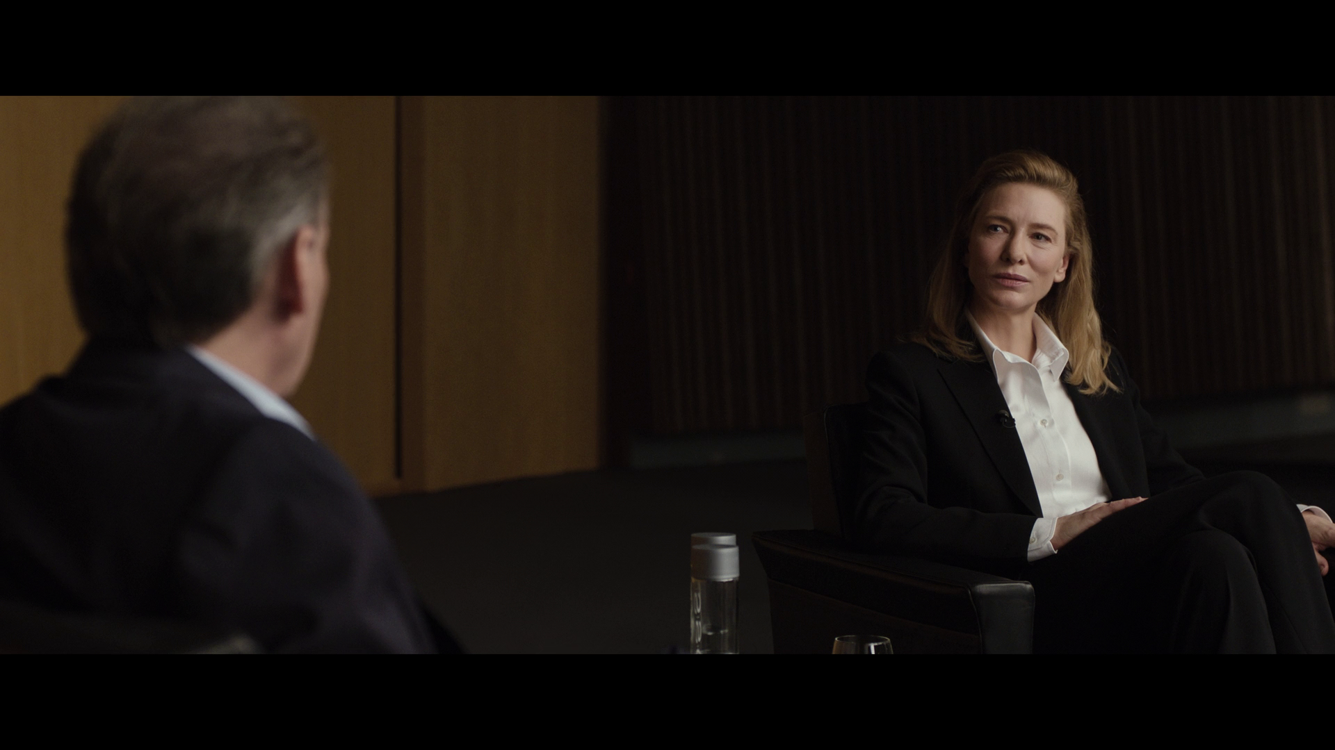 Lydia Tár (Cate Blanchett) gives an interview to Adam Gopnik (himself) at The New Yorker Festival via Tár (2022), Universal Pictures