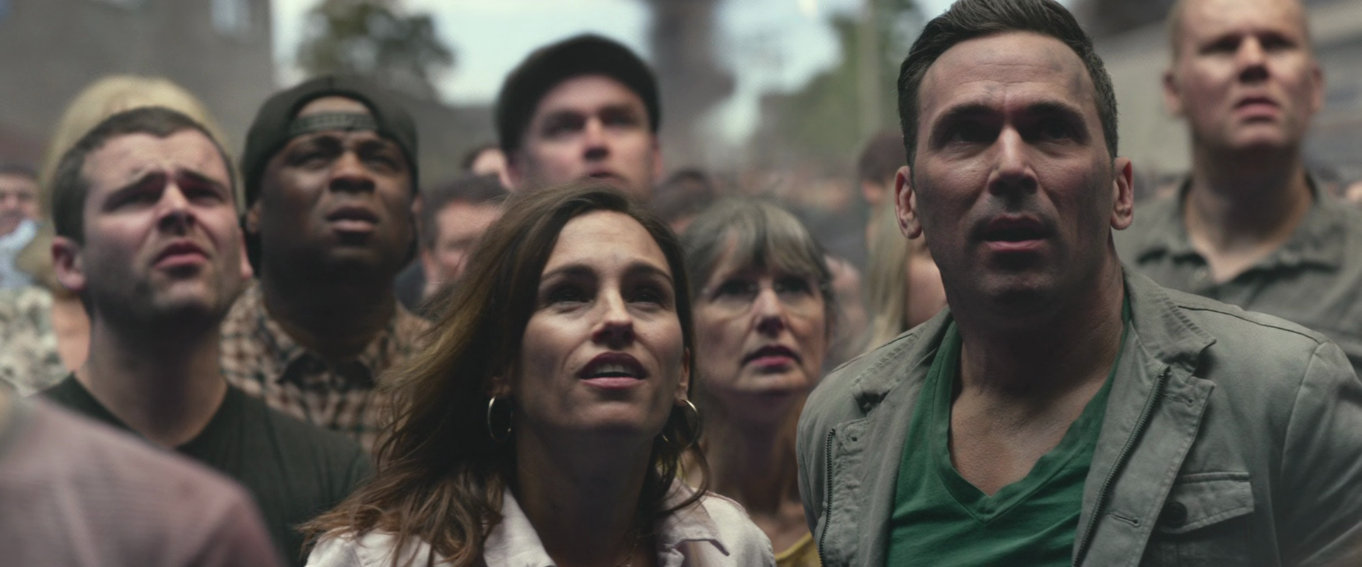 Amy Jo Johnson and Jason David Frank make cameos as citizens of Angel Grove in Power Rangers (2017), Lionsgate via Blu-Ray